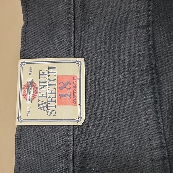 Avenue Blues. Black Jeans, Size 18 Average.  Stretch.  NEW with Tag - Picture 2 of 14